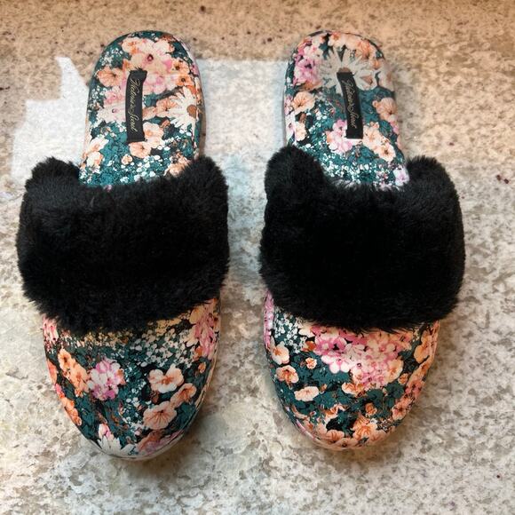 Victoria’s Secret Floral Faux Fur Slippers Green Pink Women's Size Small EUC - Picture 1 of 4